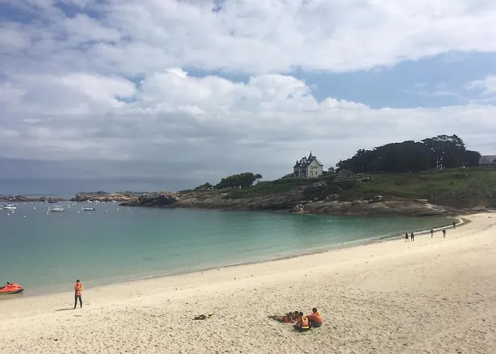 En Bretagne, villa de 2 à 8 pers , meublé de tourisme 3 étoiles nichée dans un écrin de verdure à 2500m de la plage