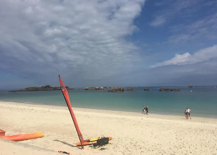 En Bretagne, villa de 2 à 8 pers , meublé de tourisme 3 étoiles nichée dans un écrin de verdure à 2500m de la plage